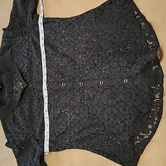 Banana Republic Size 8 Black Lace Button Front Blouse, Excellent Used Condition - Picture 6 of 10